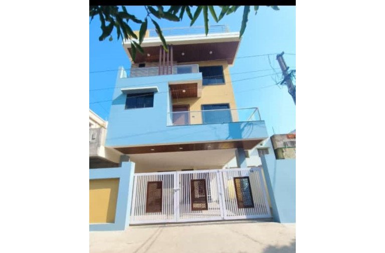west facing 1000 sq ft house for sale in wathoda  Nagpur. Price 95 lakh negotiable. All documents ar